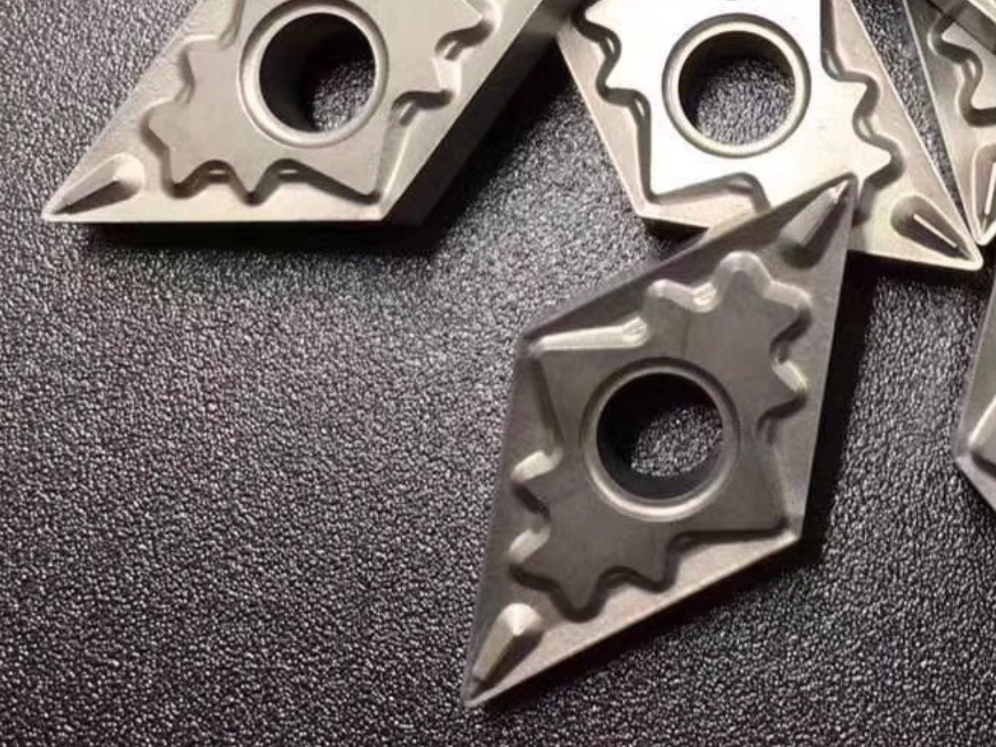 DNMG150404 Cermet Inserts For Semi Finishing Turning Of Steel Cast Iron